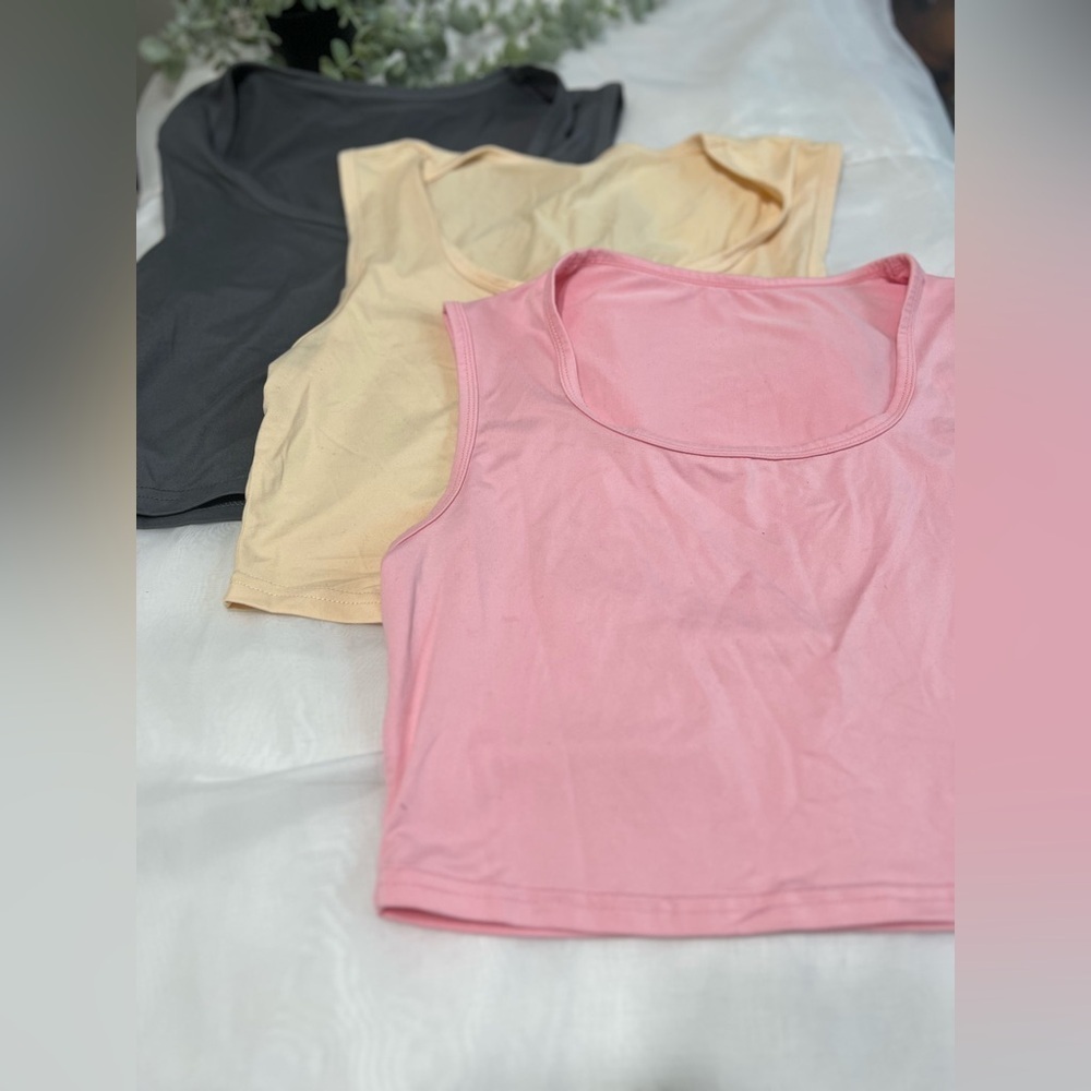 Unbranded 3 Pack Women’s Medium Blouse Crop Top Lot Bundle